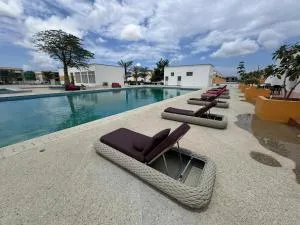 Luxury Escape Spacious Stay with Pool and Terrace - Camama
