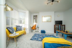 Lovely house on Trinity Square, edge of Old Town