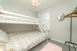 Lovely house on Trinity Square, edge of Old Town