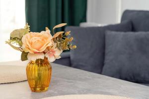 Przytulny Apartament z Ogródkiem i Parkingiem by Rent like home