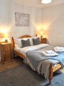 Central 3 Bed House with Parking