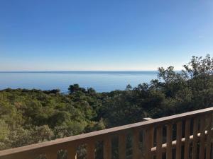 Villa lAlpana en bois vue mer a 180 degres