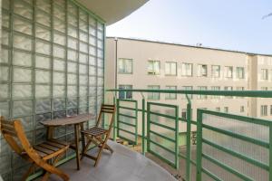 Warsaw Wola Apt - Balcony, Parking - by Rentujemy