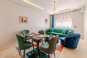 2BR Modern Apt 2min M Avenue Balcony Fiber WiFi 2 Pools 24 7 Security Hivernage