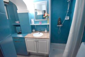 Appartements Studio climatise et sa terrasse privee en villa : photos des chambres