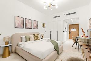 Chic Dubai Studio with Balcony, Pool, Gym, Free Parking Near Expo Metro