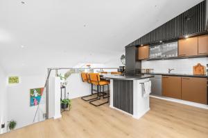 Spacious 2 story downtown apartment