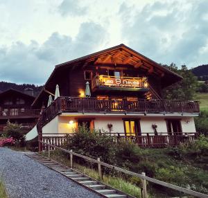 B&B / Chambres d'hotes Les 9 Neves, Restaurant & Chambres d-hotes : photos des chambres