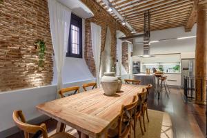 Boho-Chic Loft in a Legendary 17th-Century Trap House