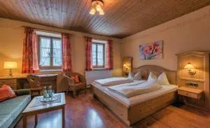 Hotel Altwirt - Яхенау