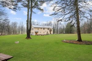 Nature Getaway Charming Villa Near Trails & Parks