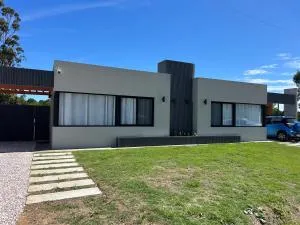 Casa de 3 dorm con piscina en Piriápolis Playa los Angeles - Pan de Azúcar