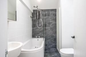 Modern self contained one bedroom with garden