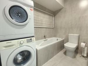 Island Club Hotel & Apartments