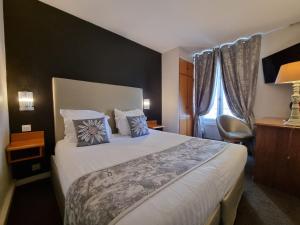 Superior Double Room room in Hôtel France Eiffel