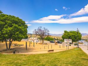 Cubos Nueva House Town Center