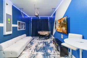 Storey Lake Resort, Private Pool, And Much More!!