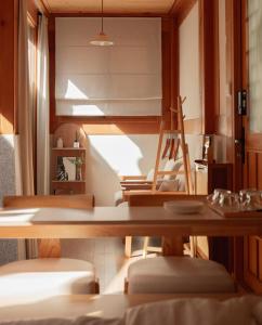 Yeoyeoje - Hanok Accommodation with the atmosphere of Hwaseong Fortress Road in Suwon, a UNESCO World Heritage