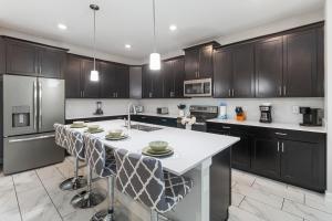 Storey Lake Resort, Private Pool, And Much More!!