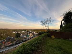 Chinon centre maison 8 personnes avec jardin vue sur Chinon - Gîte Le bout du monde