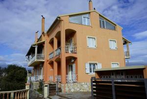 Marios Family House 1