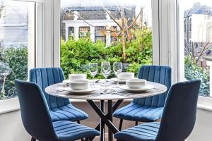 Sleek & Stylish Urban Escape-Ideal for 3!