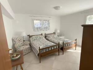 Appartamento con 2 camere da letto in villa con giardino e parcheggio