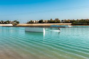 The 2BDR Warmhearted Waterside Apt