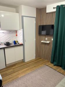 Magnifique studio en bord de mer vue montagne