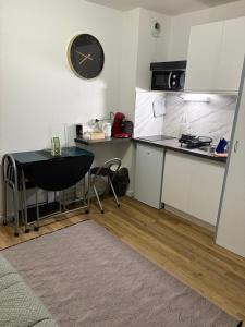 Magnifique studio en bord de mer vue montagne