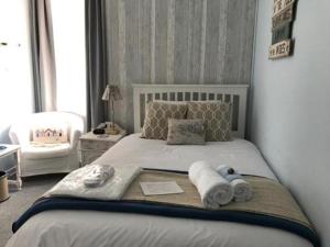 Single Room with Private External Bathroom room in Cliveden Guest House