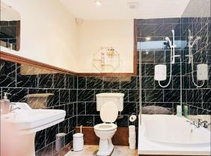 Staceys 4 Bedroom House in Pontypool