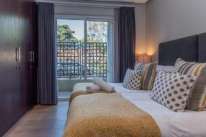 Luxury 2 Bedroom Marina Apartment - 302 Ellesmere