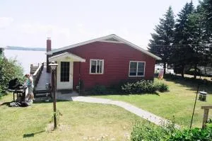 Forever Red Cottage on Cayuga Lake - Cayuga