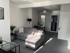 2Bed Sleeps 3 - Central Near Train Station Wifi