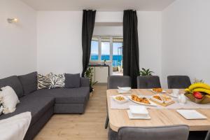 Anamarie Beachfront Apartments