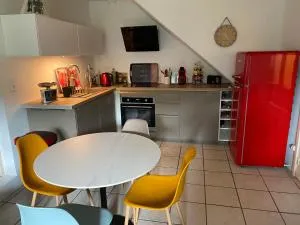 Maison climatisée au centre du village - 沃格于埃