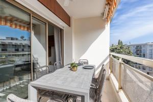 3 High-End Rooms Central