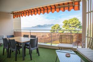 Vue Mer et Esterel Cannes just next to the beach