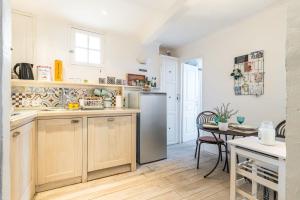 Atypical apartment old town in Cannes large terrace