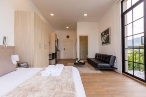 Mumbai Corner View Studio