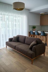 Brown I One Bedroom Apartment I One Cotroceni Park