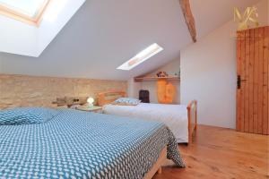 Belle maison en pierres avec piscine