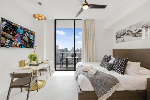 Luxury Studio with Stunning City Views