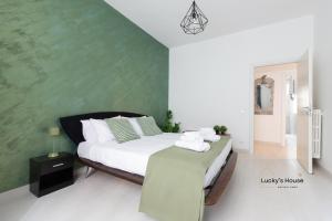 Luckys House - 400mt to Metro A, 3 bedrooms, 6-8 pax, A-C, Roma