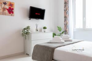 Luckys House - 400mt to Metro A, 3 bedrooms, 6-8 pax, A-C, Roma