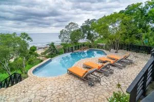 Minerva House - Oceanfront Escape in Treasure Beach 4 bedroom - Knockpatrick