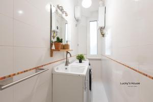 Luckys House - 400mt to Metro A, 3 bedrooms, 6-8 pax, A-C, Roma