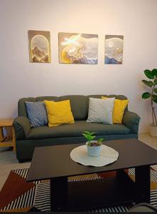 Spacious modern home near town