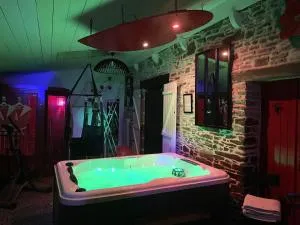 Love Room DONJON DOL IN LOVE BDSM - Baguer-Morvan